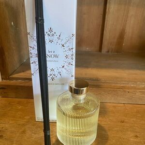 Brand New Let It Snow Diffuser- Williams Sonoma